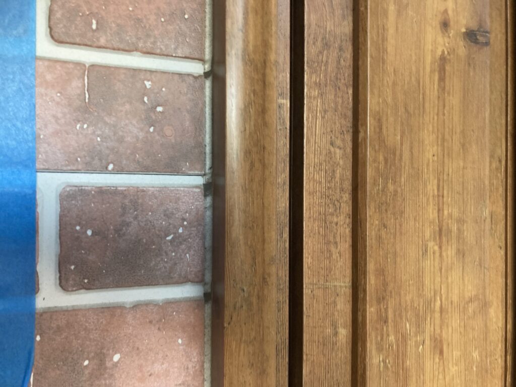 「シーリングの施工前の外壁状態(ビフォー写真)」